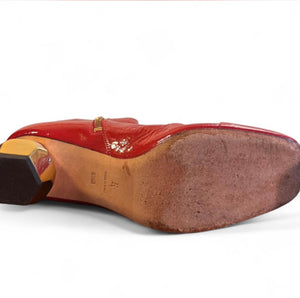 Frances Valentine | 
Marnie Soft Patent Crinkle Boot In Cranberry | 8 1/2 B

$225

This crinkled patent leather mid-heel bootie features patented signature heel inspired by Buckminster Fuller's omni-triangulated geodesic dome.
 
1.25'' heel: stretch nappa