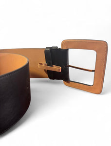CAROLINA HERRERA
Wide C-Buckle Black Leather Belt