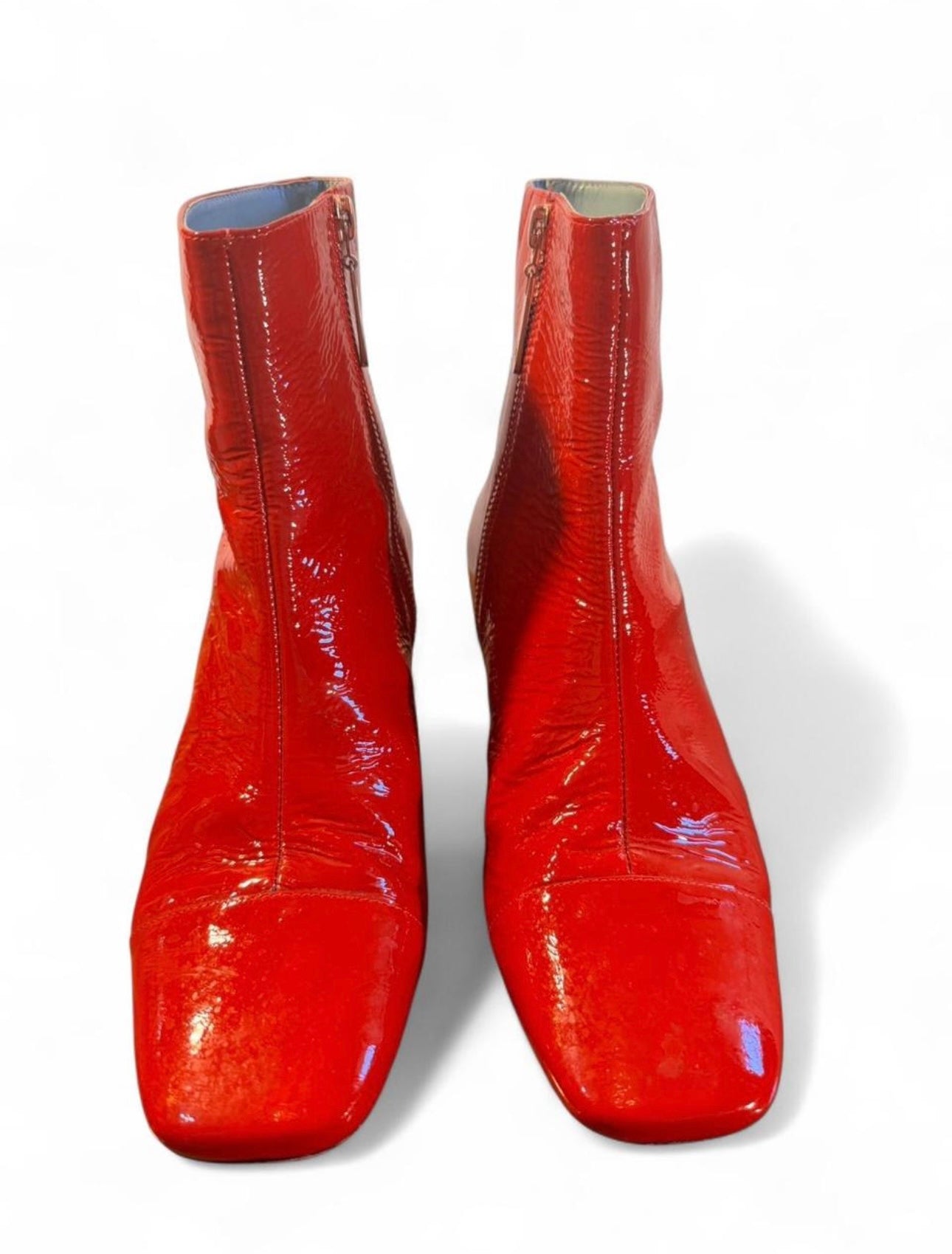 Frances Valentine | 
Marnie Soft Patent Crinkle Boot In Cranberry | 8 1/2 B

$225

This crinkled patent leather mid-heel bootie features patented signature heel inspired by Buckminster Fuller's omni-triangulated geodesic dome.
 
1.25'' heel: stretch nappa