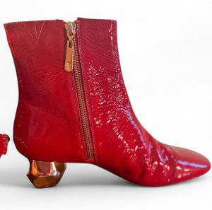 Frances Valentine | 
Marnie Soft Patent Crinkle Boot In Cranberry | 8 1/2 B

$225

This crinkled patent leather mid-heel bootie features patented signature heel inspired by Buckminster Fuller's omni-triangulated geodesic dome.
 
1.25'' heel: stretch nappa
