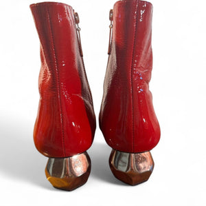 Frances Valentine | 
Marnie Soft Patent Crinkle Boot In Cranberry | 8 1/2 B

$225

This crinkled patent leather mid-heel bootie features patented signature heel inspired by Buckminster Fuller's omni-triangulated geodesic dome.
 
1.25'' heel: stretch nappa