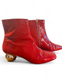 Frances Valentine | 
Marnie Soft Patent Crinkle Boot In Cranberry | 8 1/2 B

$225

This crinkled patent leather mid-heel bootie features patented signature heel inspired by Buckminster Fuller's omni-triangulated geodesic dome.
 
1.25'' heel: stretch nappa