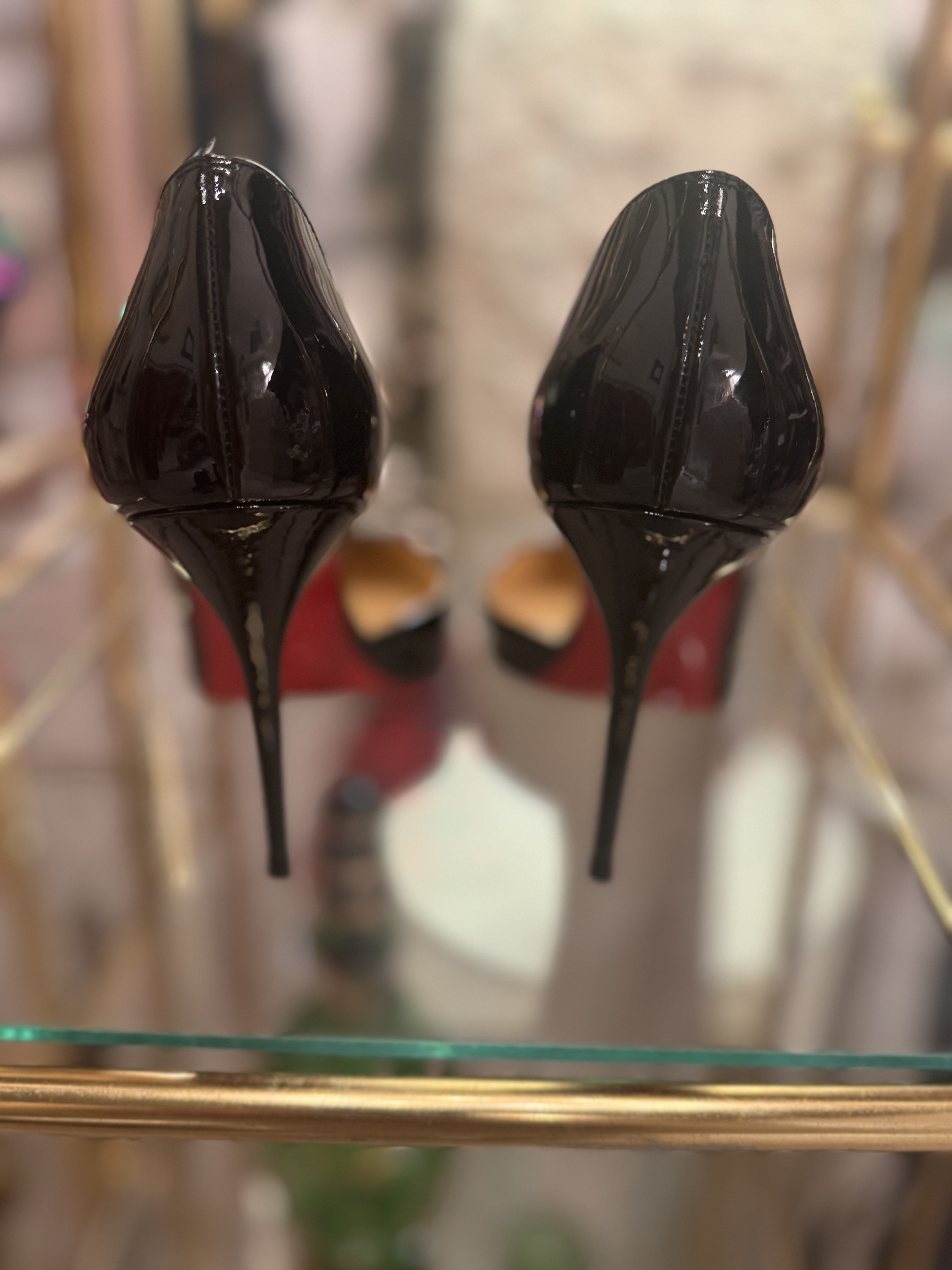 Pre-loved Christian Louboutin
Iriza
100 mm Pumps - Patent calf leather